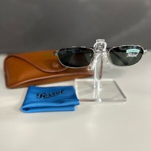 Vintage never worn Persol Black Sunglasses with Brown Case